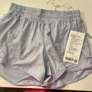 NWT Lululemon Hotty hot 4 in